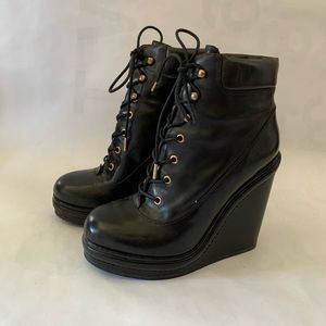 MARC by Marc Jacobs sz10 wedge lace up boot.